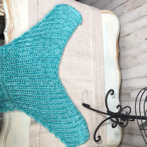 Mermaid Gift Set! Cozy Mermaid Tail Slip In Blanket - Aqua Teal Mix in Deco Box - Picture 4 of 9
